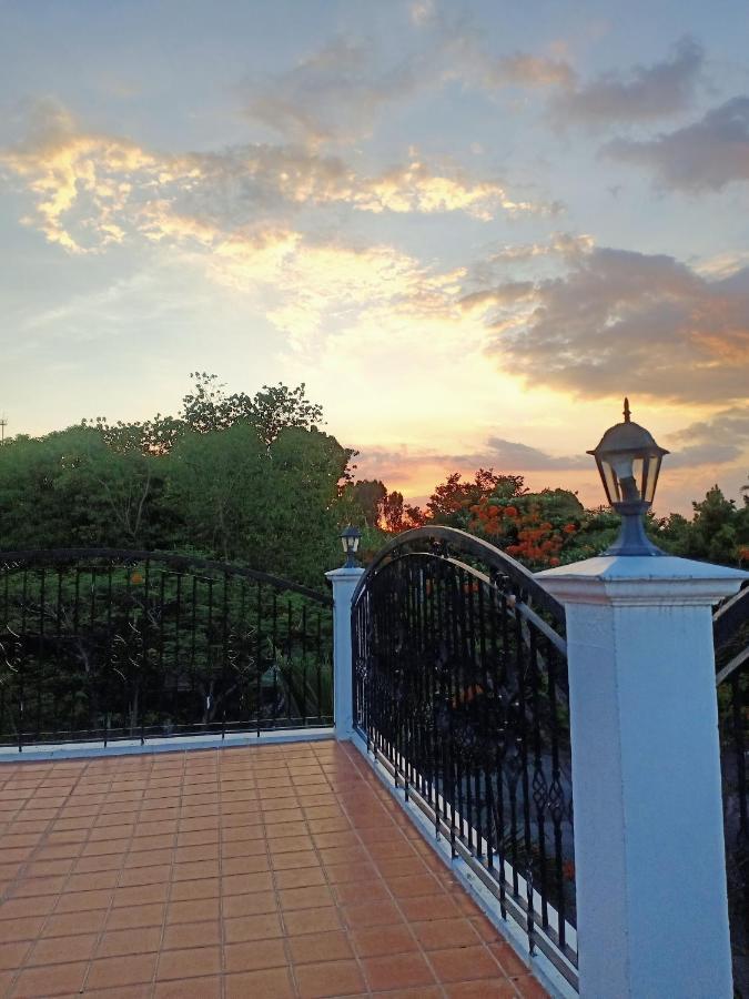 El Castillo Bed And Breakfast Angono Luaran gambar