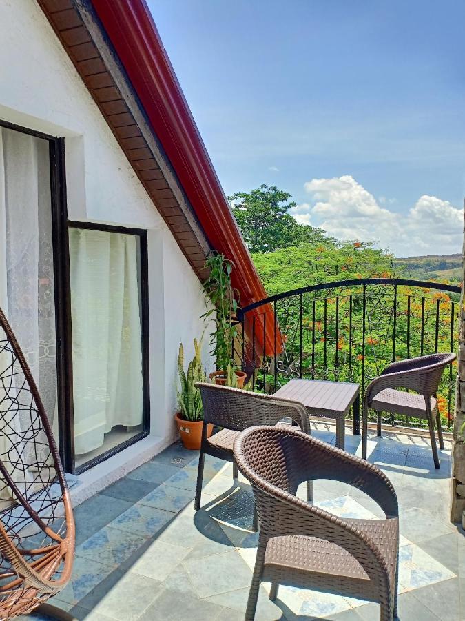 El Castillo Bed And Breakfast Angono Luaran gambar