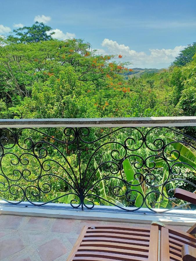 El Castillo Bed And Breakfast Angono Luaran gambar