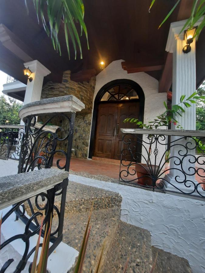 El Castillo Bed And Breakfast Angono Luaran gambar