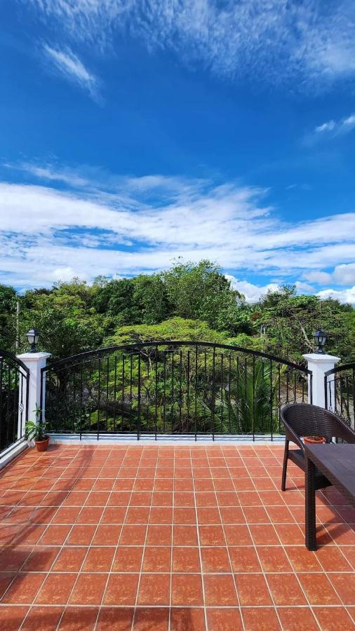 El Castillo Bed And Breakfast Angono Luaran gambar