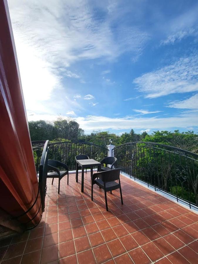 El Castillo Bed And Breakfast Angono Luaran gambar
